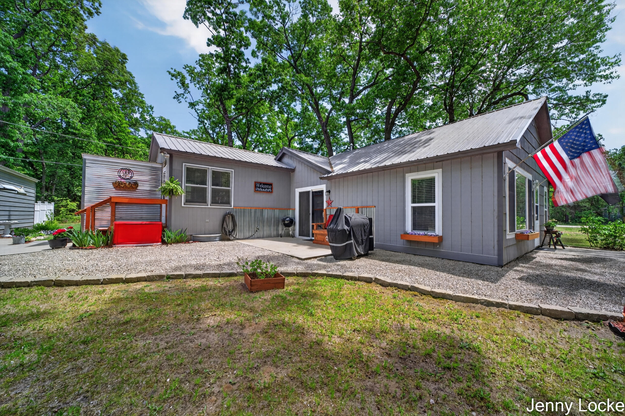 588 North Mill Iron Road Muskegon, MI 49442 - Photo 4 of 43 588 N Mill Iron Rd (4 of 51)
