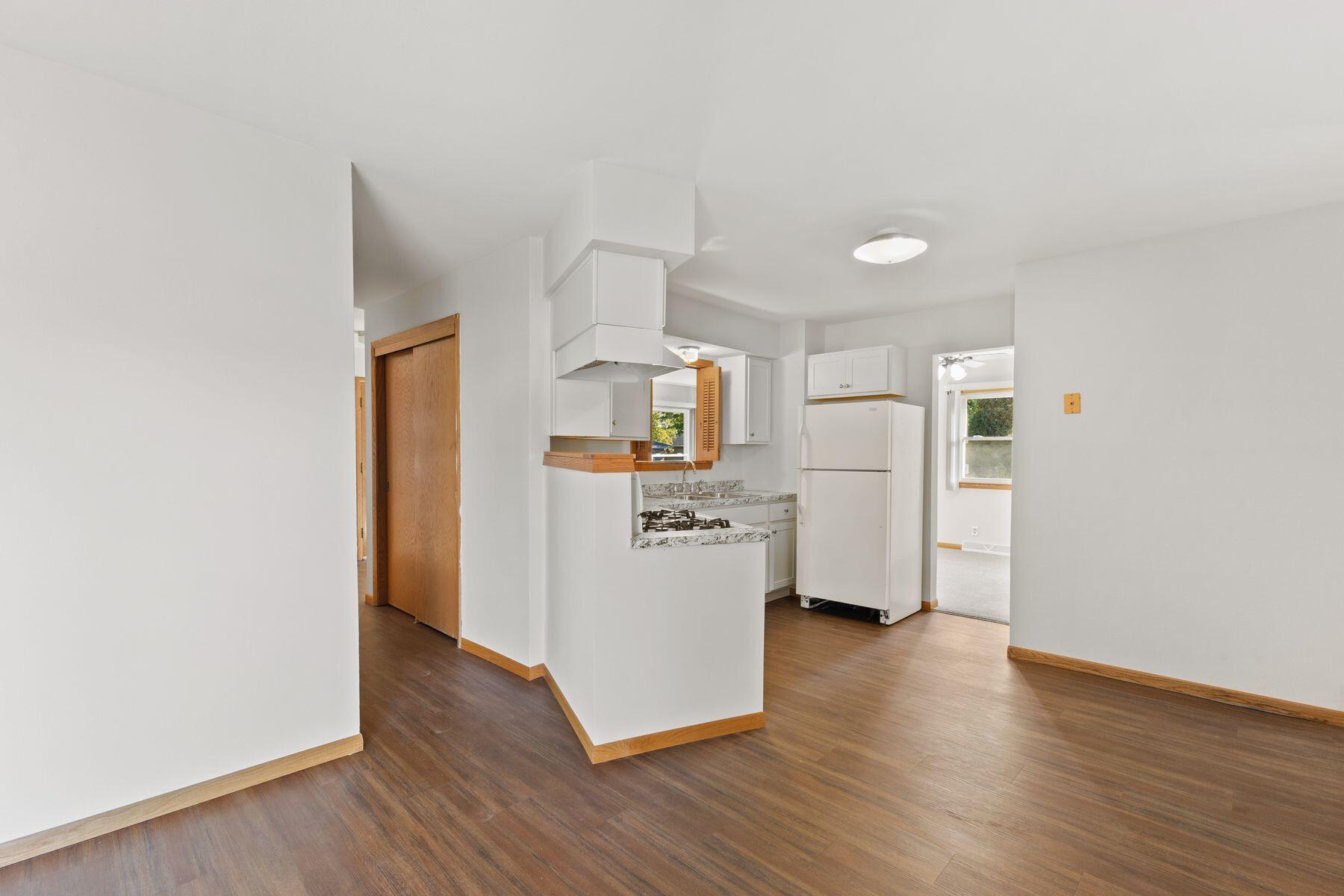 1101 Harmony Drive Racine, WI 53402 - Photo 4 of 21 Eat-in Kitchen