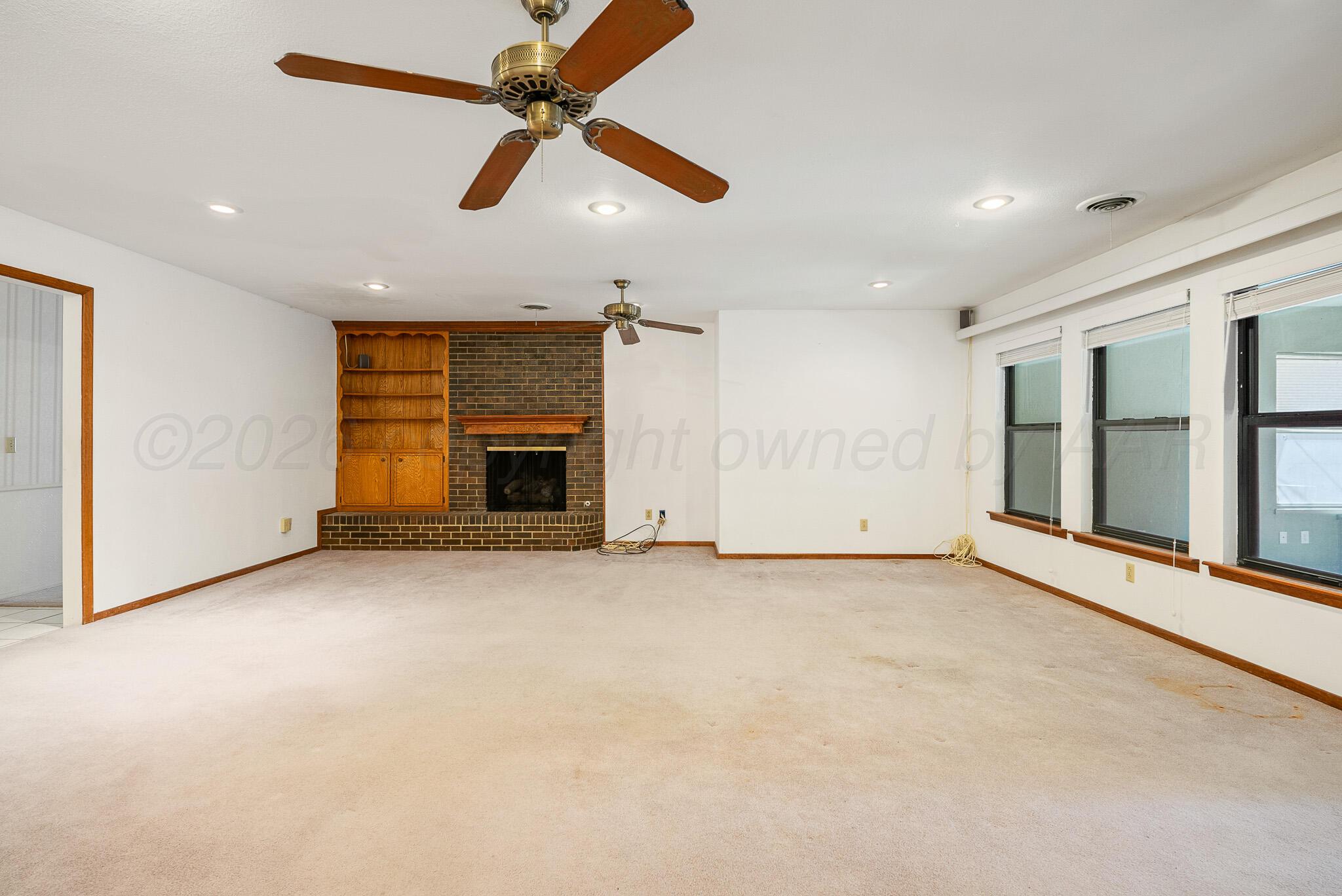 6005 Calumet Road Amarillo, TX 79106 - Photo 3 of 20 Living Area