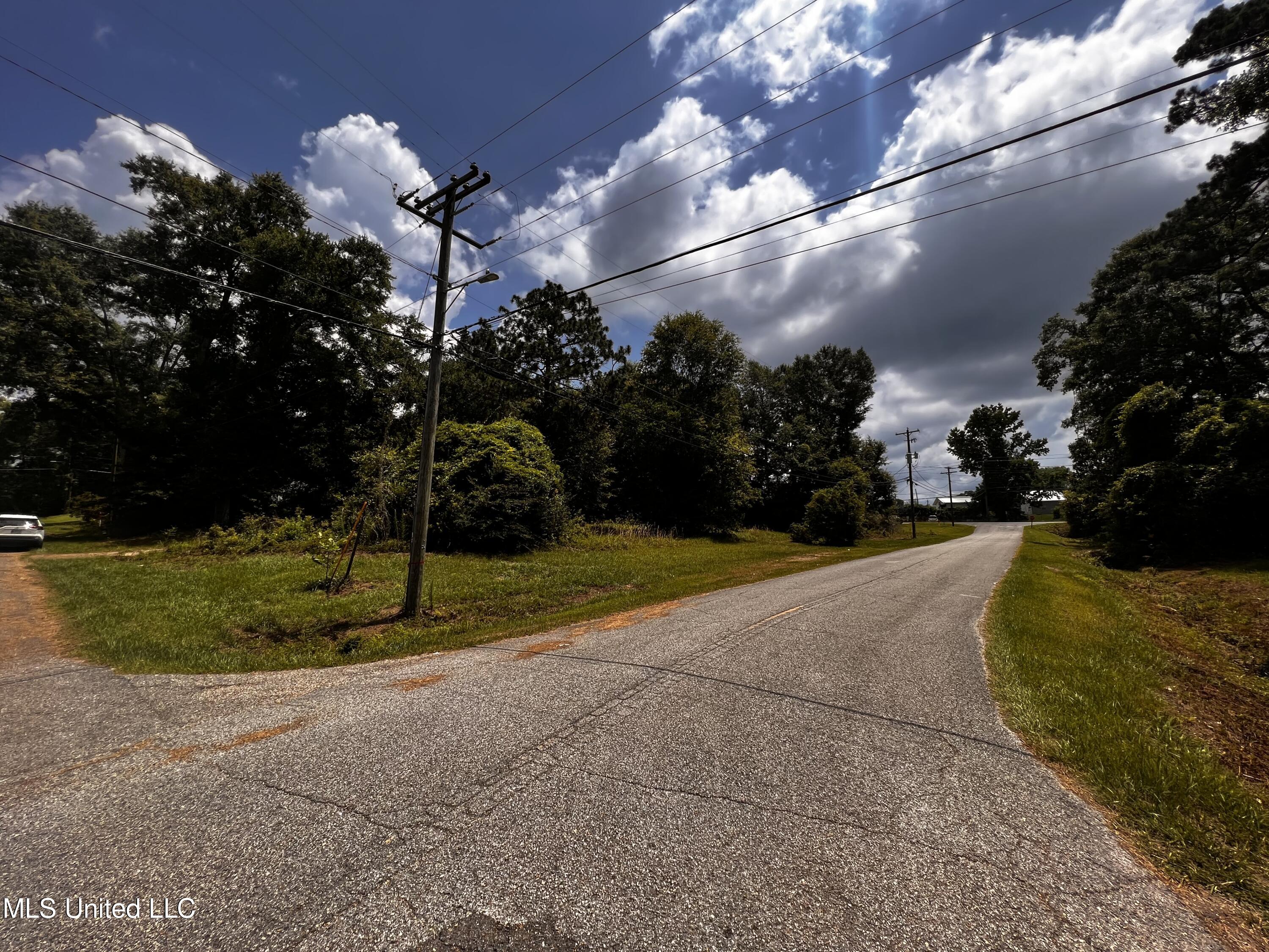 4-6 Pinecrest Avenue Wiggins, MS 39577 - Photo 7 of 9 IMG_6043