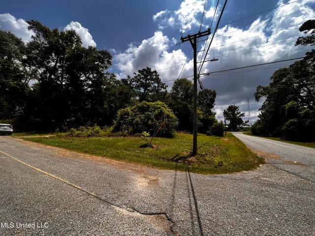 $28,000 | 4-6 Pinecrest Avenue, Wiggins, MS 39577