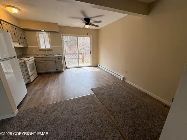 $1,450 | 219 Joy, Unit 201, Sciota, PA 18354