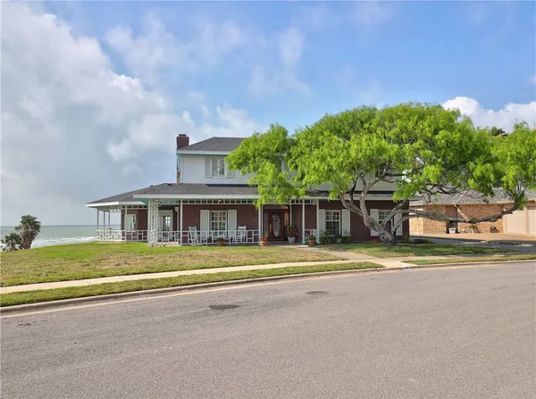 $995,000 | 334 Pebble Beach Drive, Portland, TX 78374
