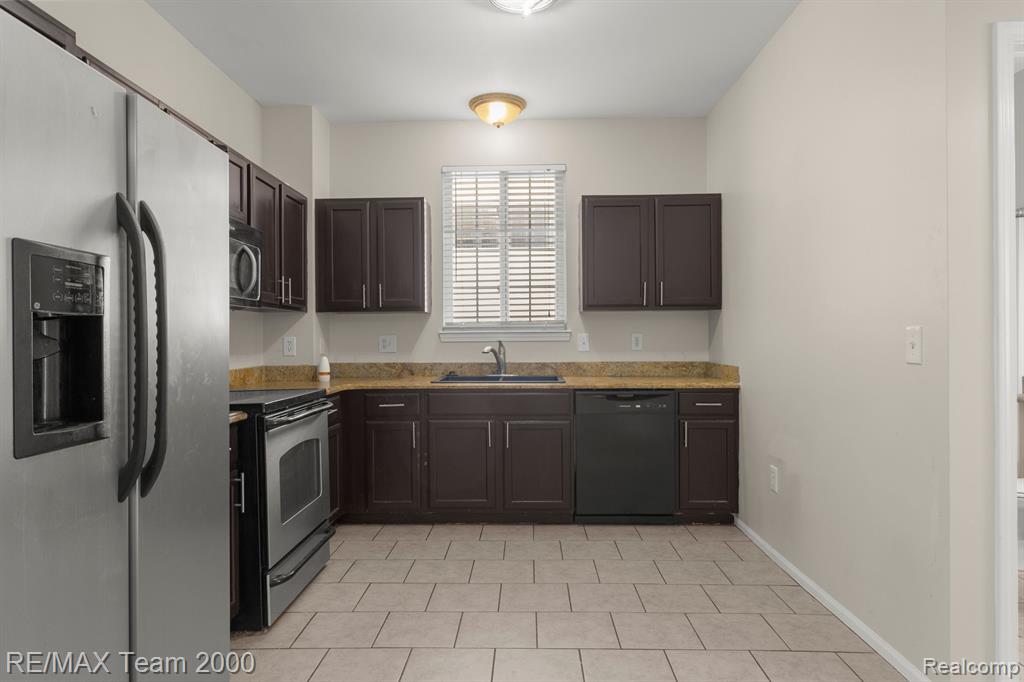 20356 Rodeo Court Southfield, MI 48075 - Photo 16 of 38