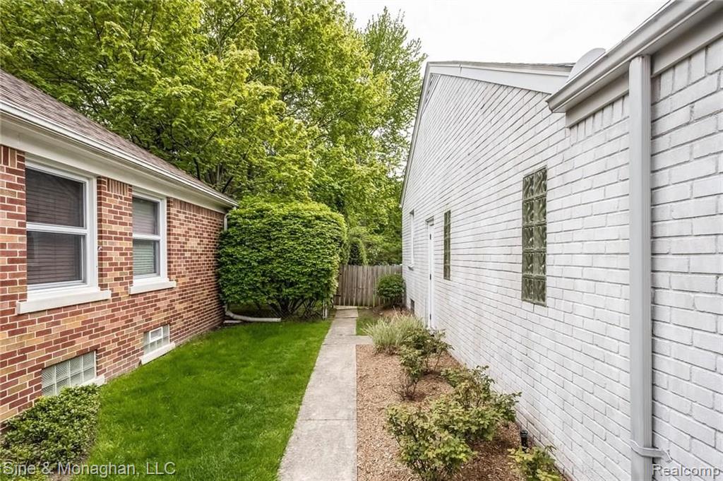 339 Ridgemont Road Grosse Pointe Farms, MI 48236 - Photo 34 of 39