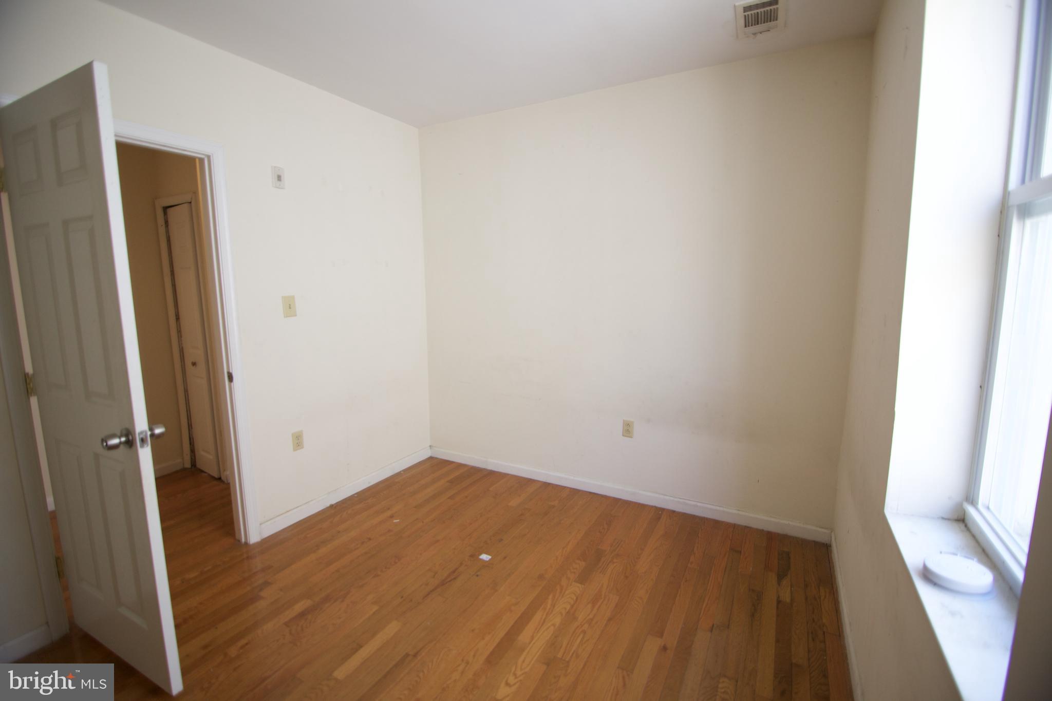 1522 North 17th Street, Unit 2 Philadelphia, PA 19121 - Photo 8 of 10 an empty room with a window