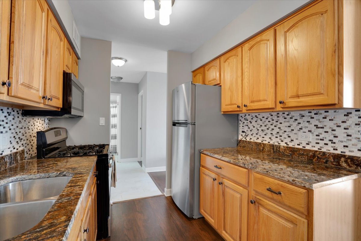 20 North Tower Road, Unit 6D Oak Brook, IL 60523 - Photo 12 of 28 Gallery Image 12