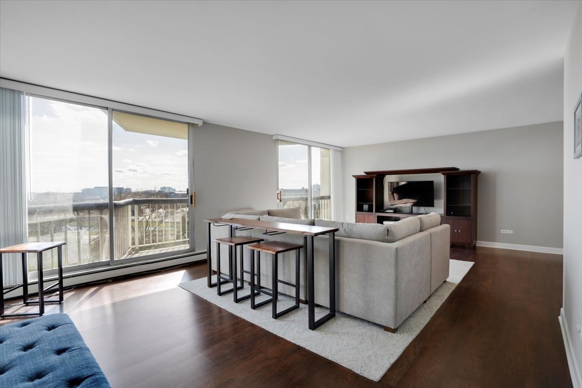 20 North Tower Road, Unit 6D Oak Brook, IL 60523 - Photo 13 of 28 Gallery Image 13