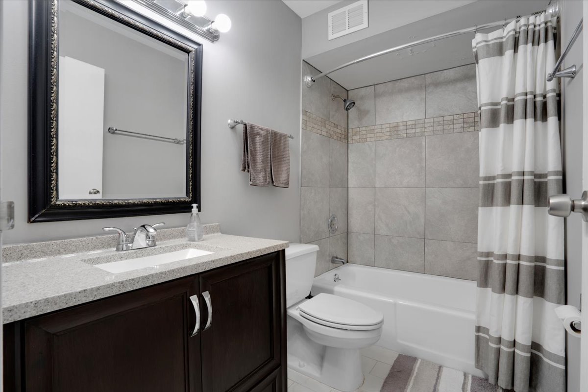 20 North Tower Road, Unit 6D Oak Brook, IL 60523 - Photo 17 of 28 Gallery Image 17