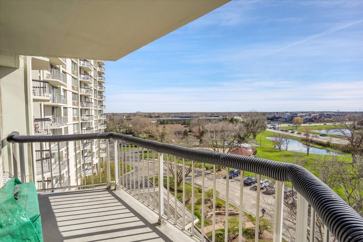 20 North Tower Road, Unit 6D Oak Brook, IL 60523 - Photo 18 of 28 Gallery Image 18