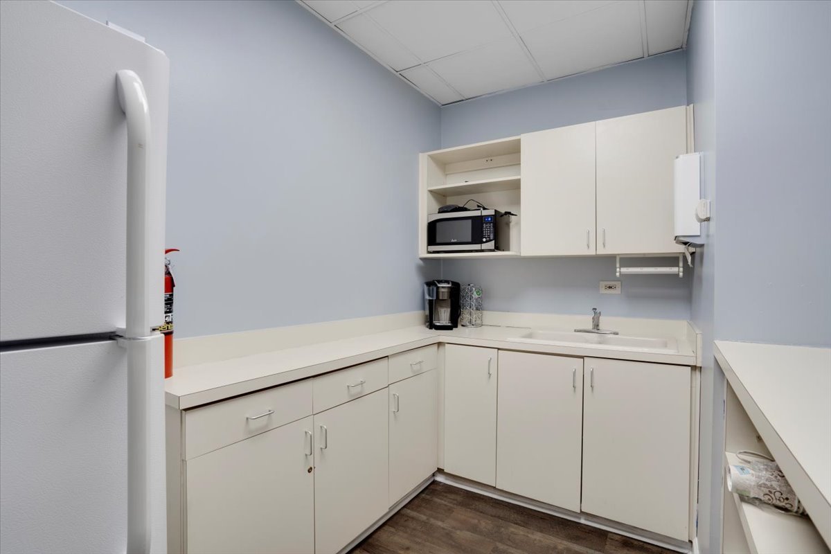 20 North Tower Road, Unit 6D Oak Brook, IL 60523 - Photo 24 of 28 Gallery Image 24