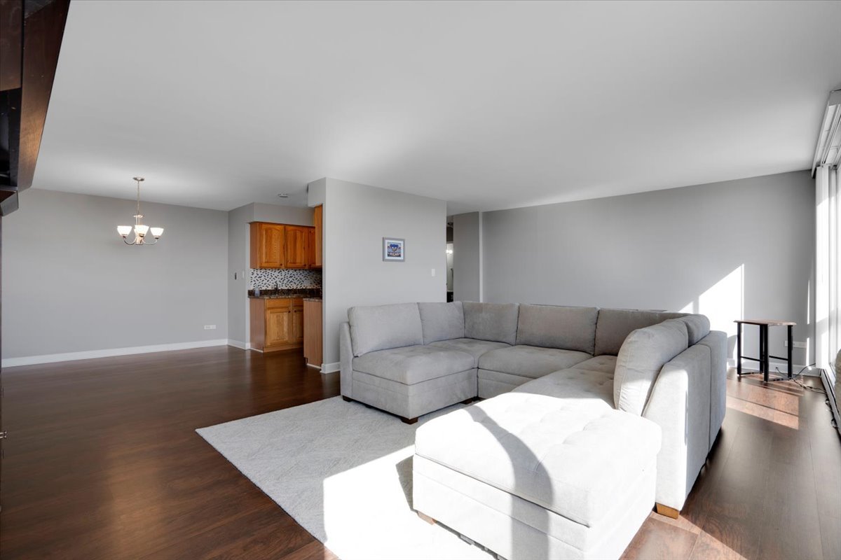 20 North Tower Road, Unit 6D Oak Brook, IL 60523 - Photo 8 of 28 Gallery Image 8