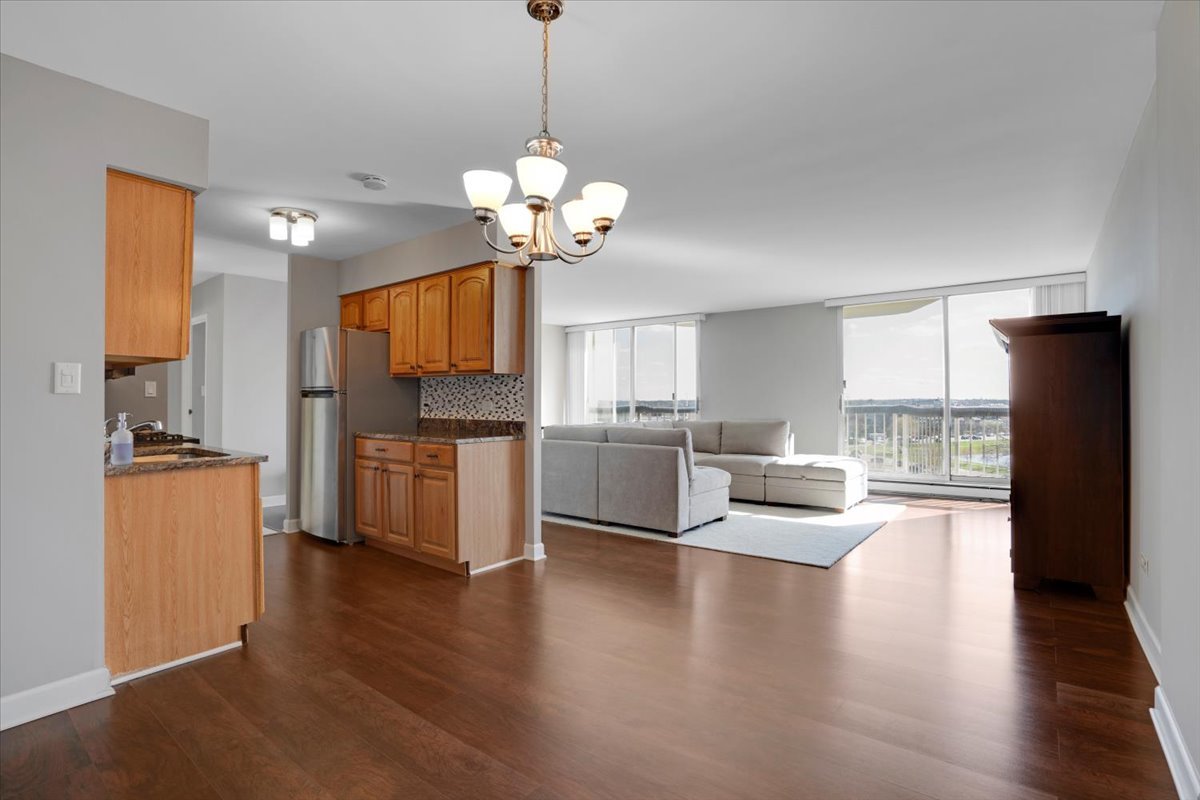 20 North Tower Road, Unit 6D Oak Brook, IL 60523 - Photo 9 of 28 Gallery Image 9