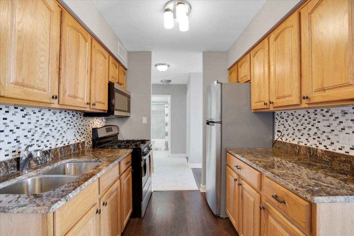 20 North Tower Road, Unit 6D Oak Brook, IL 60523 - Photo 10 of 28 Gallery Image 10