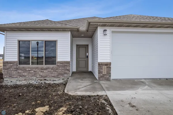 $399,900 | 10218 73rd Street South, Horace, ND 58047