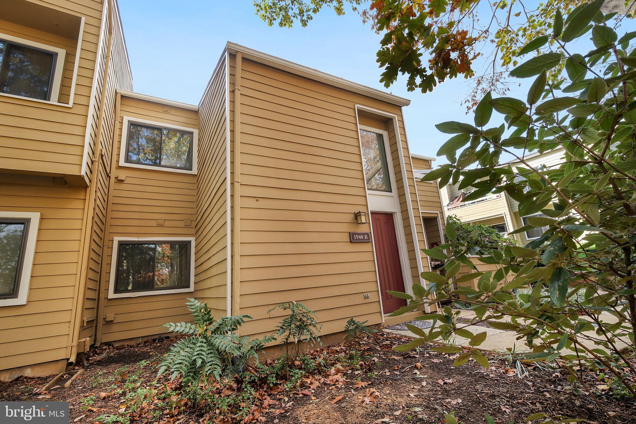 1940 Villaridge Drive Reston, VA 20191 - Photo 2 of 37 Gallery Image 2