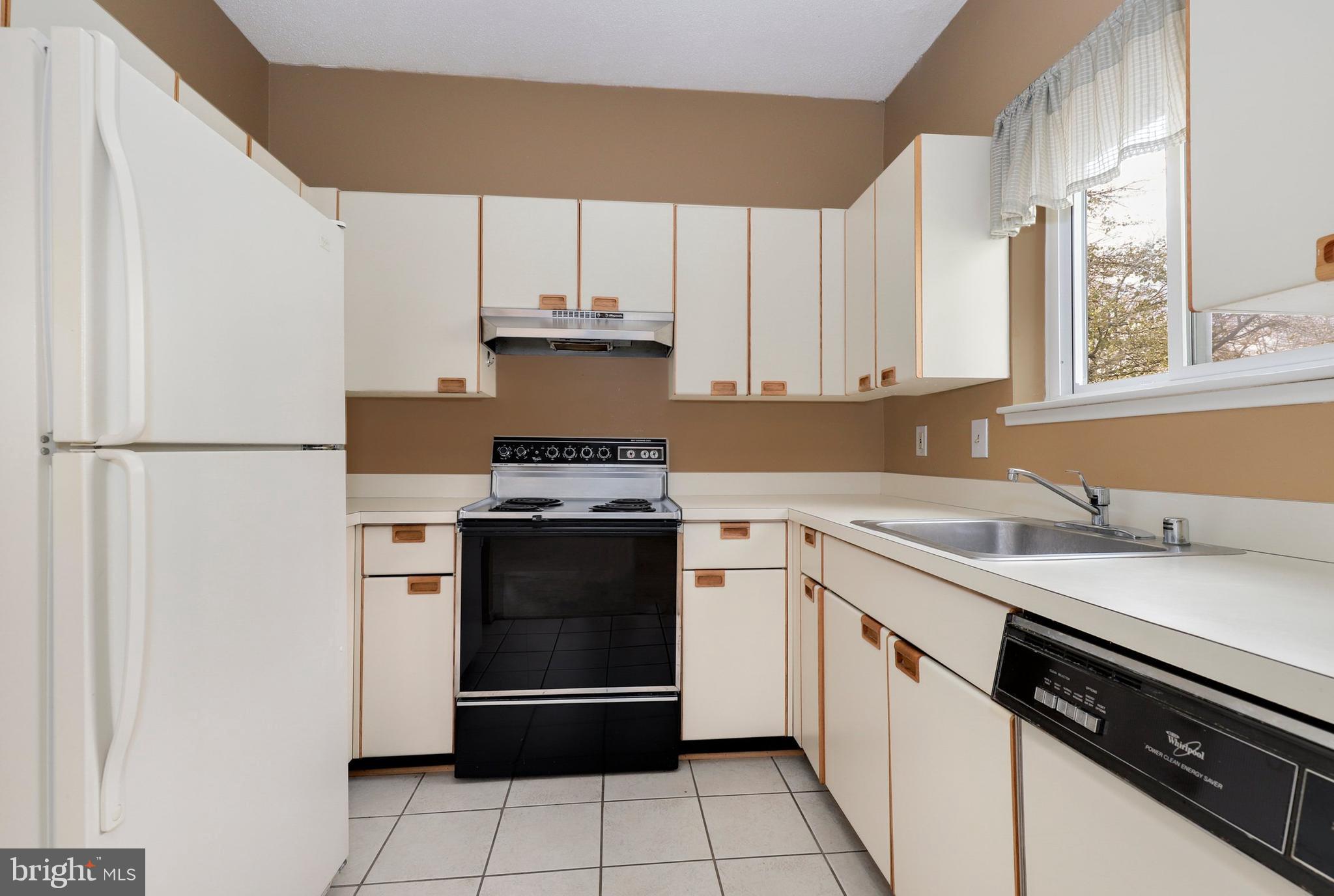 1940 Villaridge Drive Reston, VA 20191 - Photo 18 of 37 Gallery Image 18
