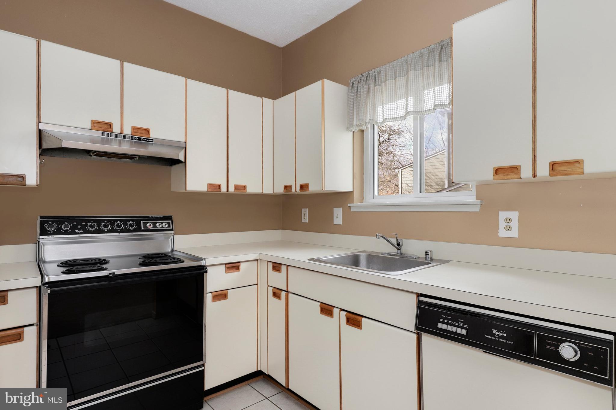 1940 Villaridge Drive Reston, VA 20191 - Photo 19 of 37 Gallery Image 19