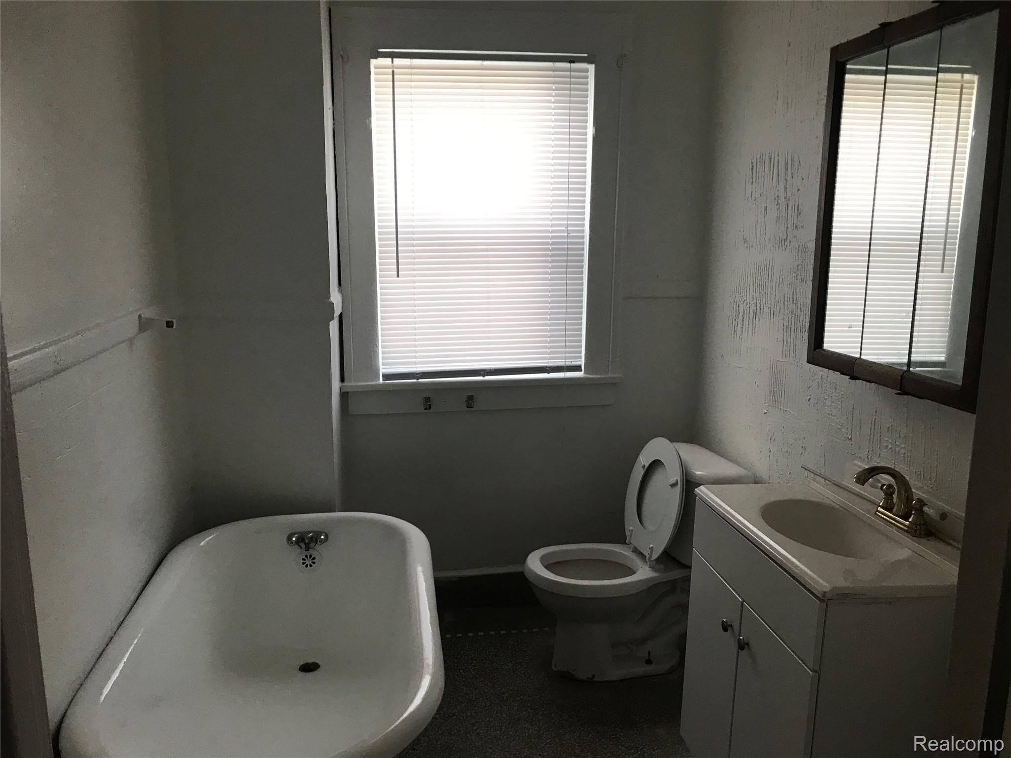 4740 Alter Road Detroit, MI 48215 - Photo 8 of 9 B1238A0D-3326-4A2F-8B24-083F96EA1F5D.jpg