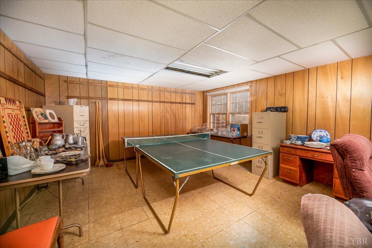 1086 Redfields Road Appomattox, VA 24522 - Photo 24 of 33 a room with furniture