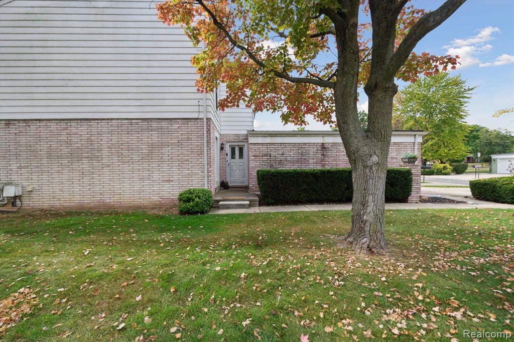 76 Stratford Lane Rochester Hills, MI 48309 - Photo 32 of 38