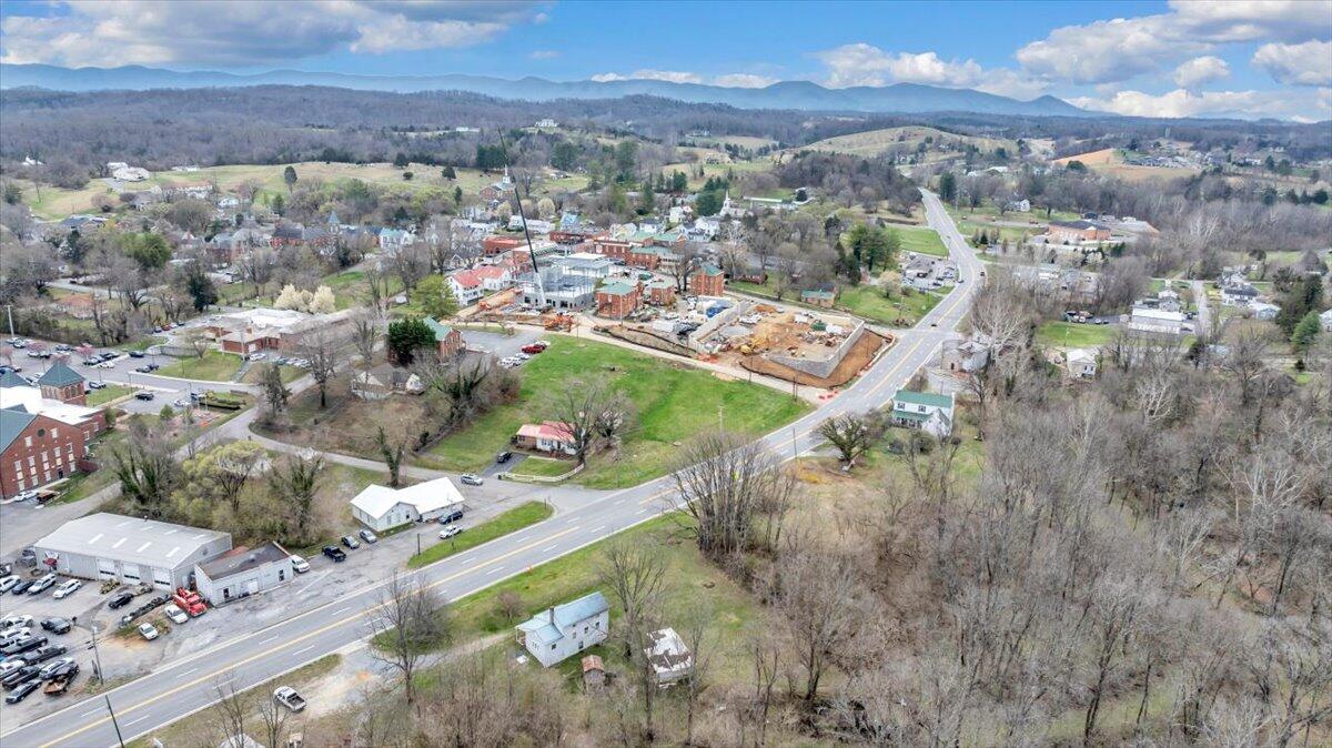 0 Federal Street Fincastle, VA 24090 - Photo 20 of 28 a view of a city