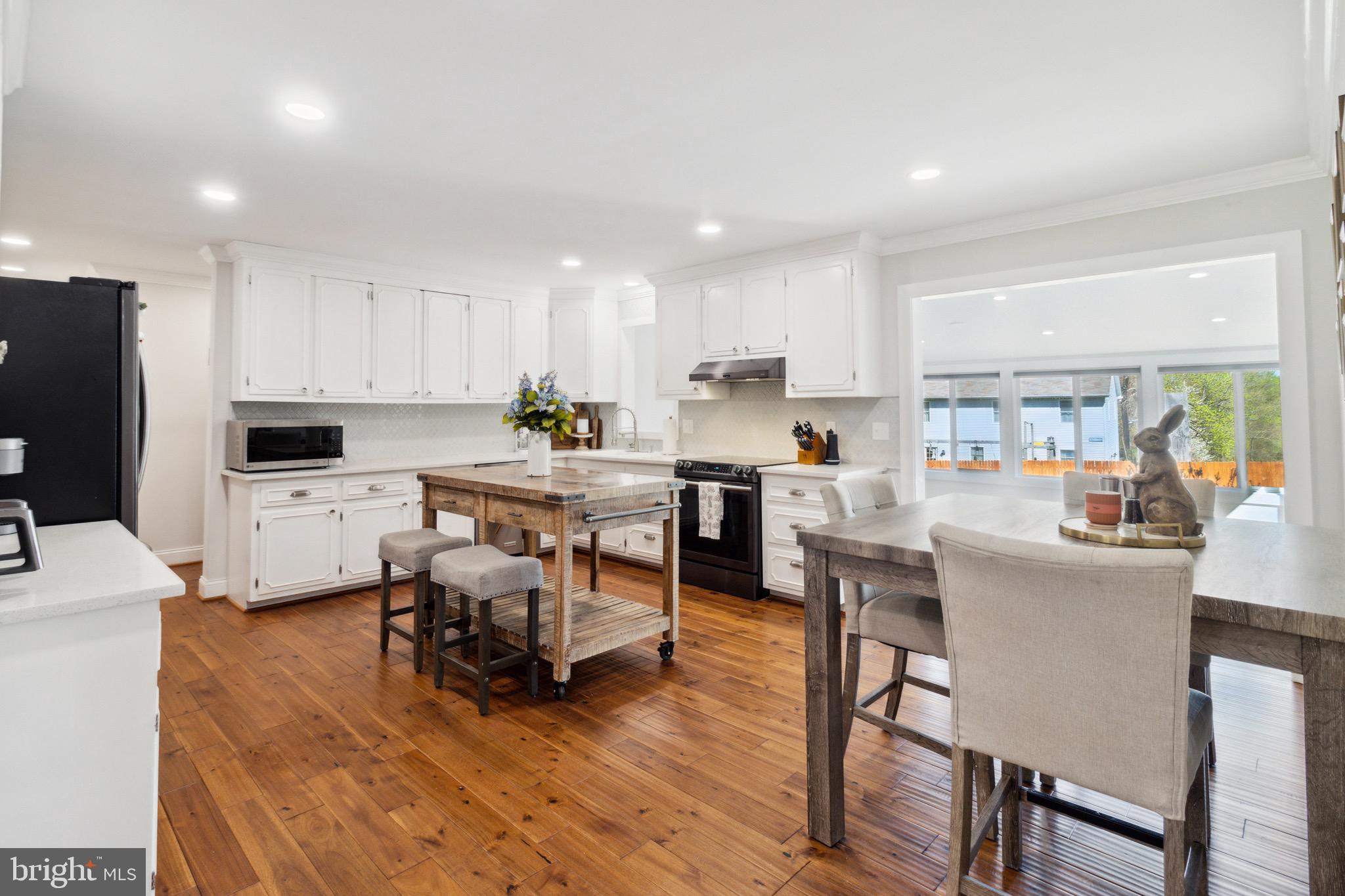 640 Deer Park Road Westminster, MD 21157 - Photo 3 of 35 Eat In Kitchen w/ Hardwood Floors