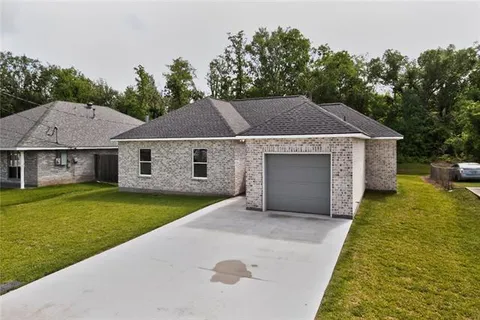 $260,000 | 512 Magnolia Drive, Laplace, LA 70068