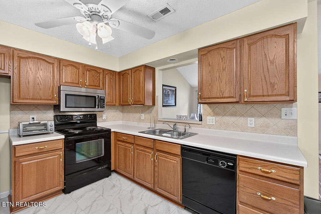 8033 Stablegate Way Powell, TN 37849 - Photo 10 of 24 LB1A7524