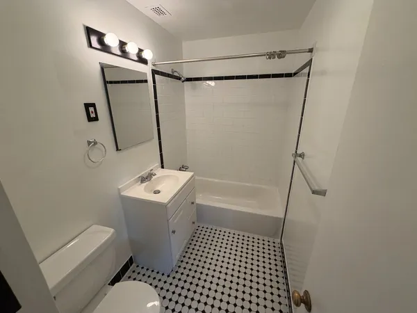 $2,500 | 4201 Cherry Hill Road, Unit 302, Arlington, VA 22207