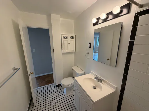 $2,500 | 4201 Cherry Hill Road, Unit 302, Arlington, VA 22207