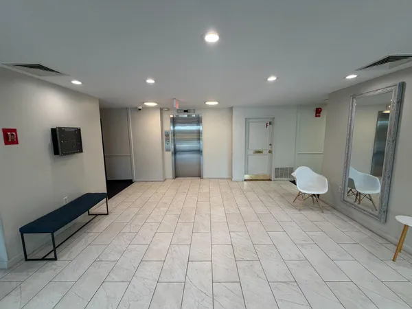 $2,500 | 4201 Cherry Hill Road, Unit 302, Arlington, VA 22207