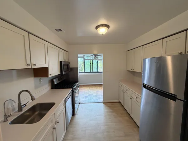 $2,500 | 4201 Cherry Hill Road, Unit 302, Arlington, VA 22207