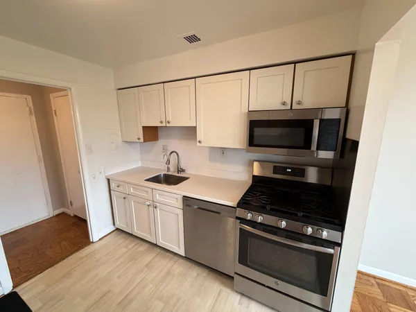 $2,500 | 4201 Cherry Hill Road, Unit 302, Arlington, VA 22207
