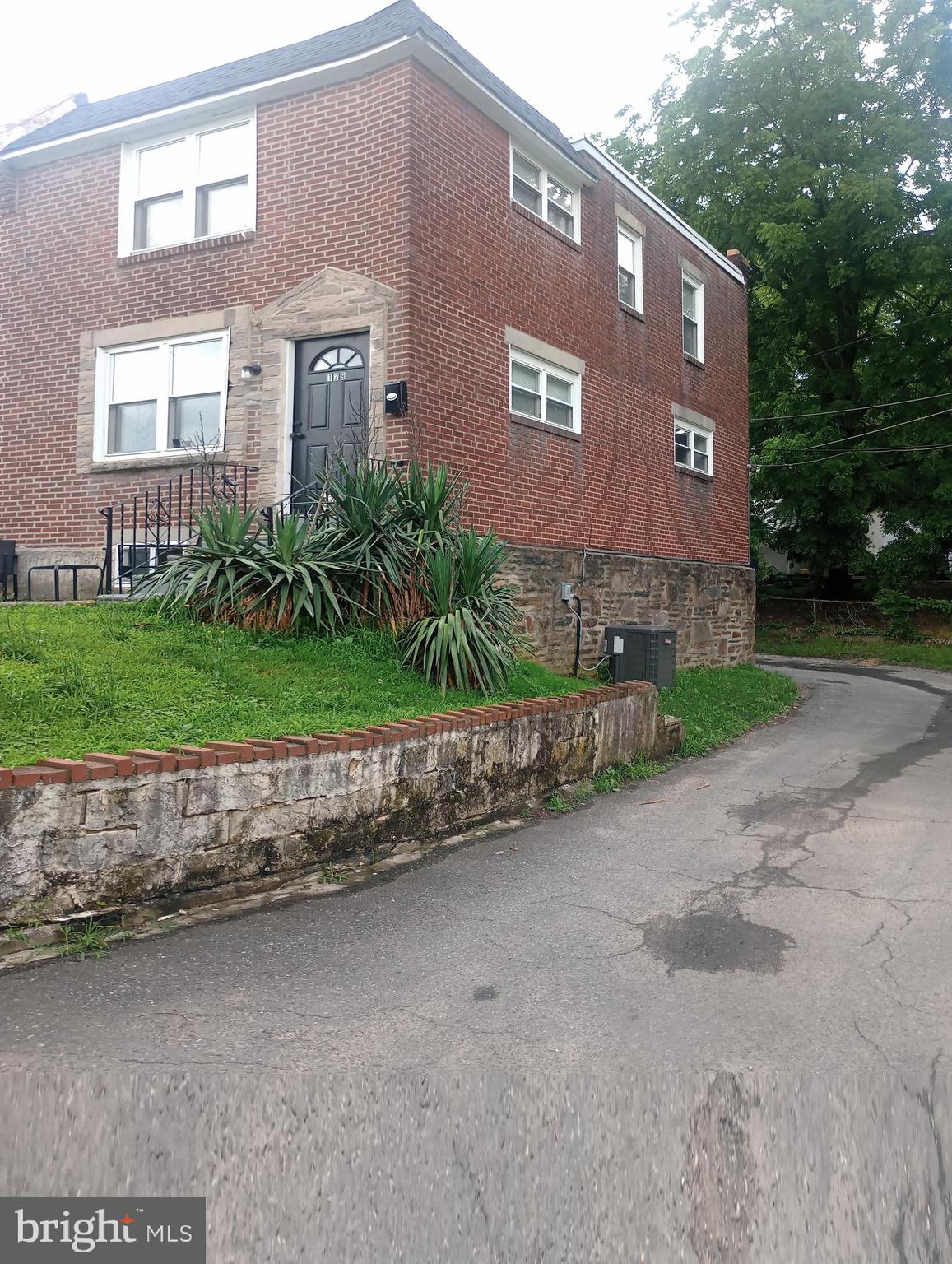 129 Branford Road Darby, PA 19023 - Photo 2 of 10