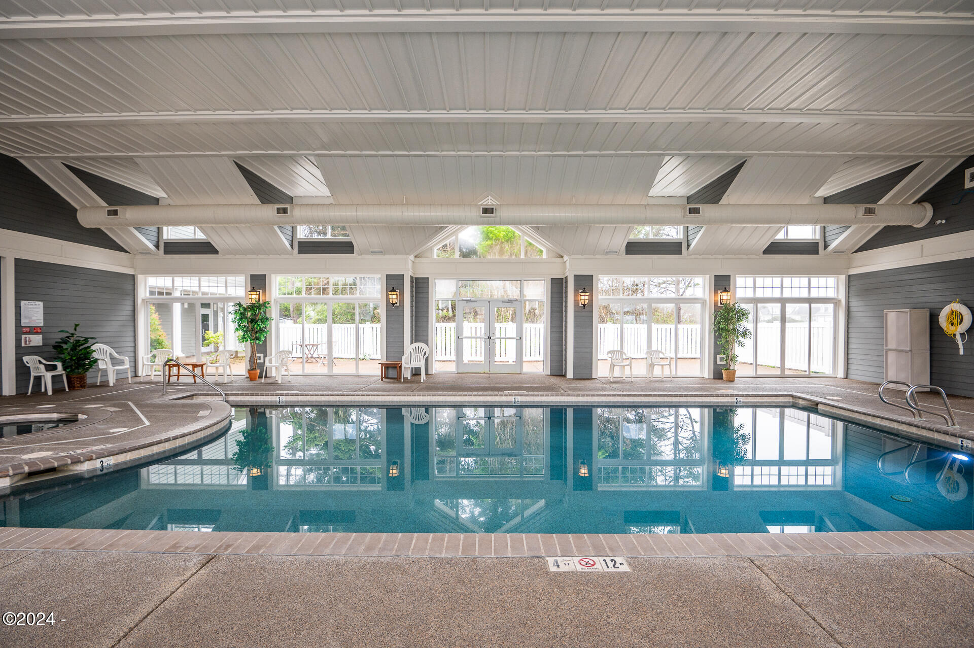 160 Southwest 61 Street Newport, OR 97366 - Photo 45 of 52 Indoor, heated pool