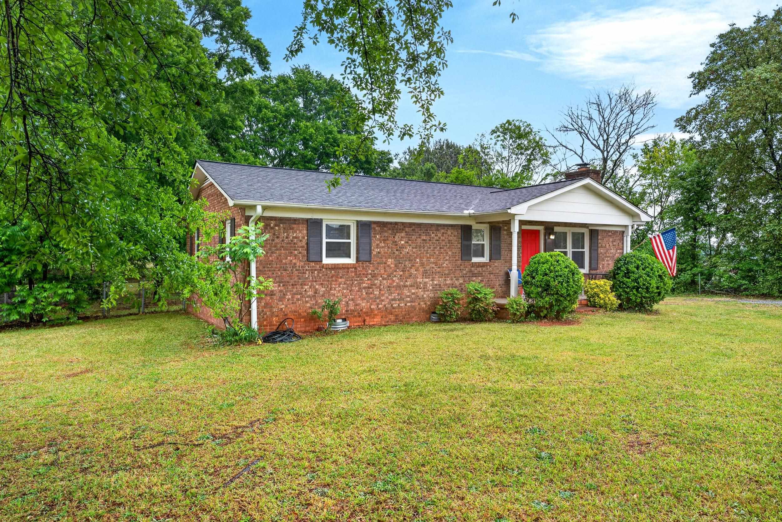 190 Goodjoin Road Campobello, SC 29322 - Photo 2 of 26