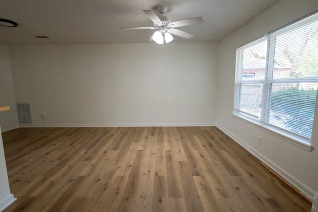 $1,675 | 1727 S Park, Alvin, TX 77511