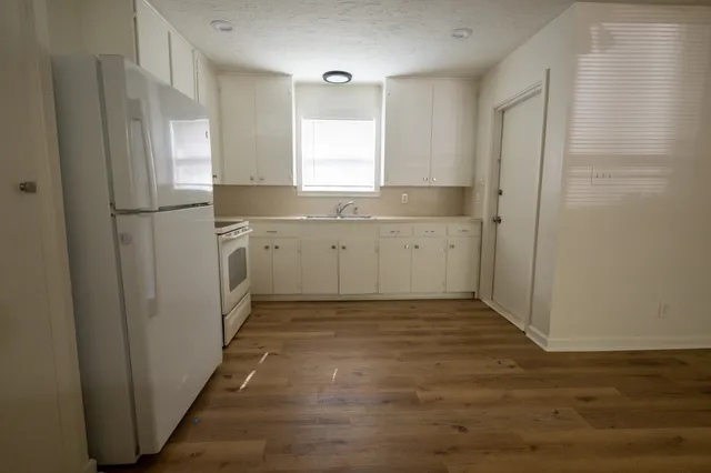 $1,675 | 1727 S Park, Alvin, TX 77511