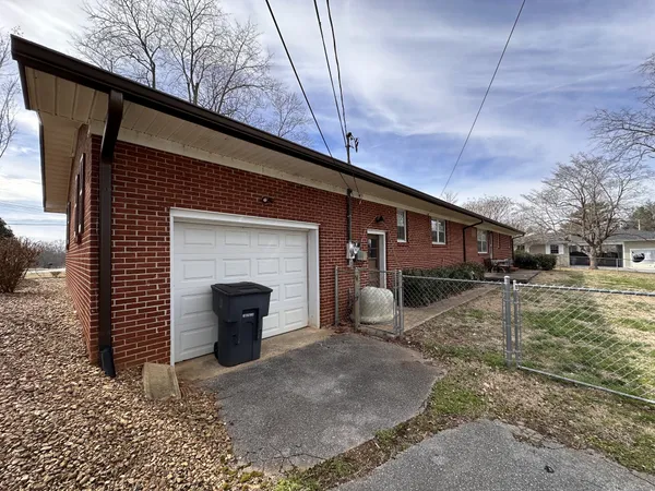 $339,900 | 110 Westwood 6th Avenue, McMinnville, TN 37110