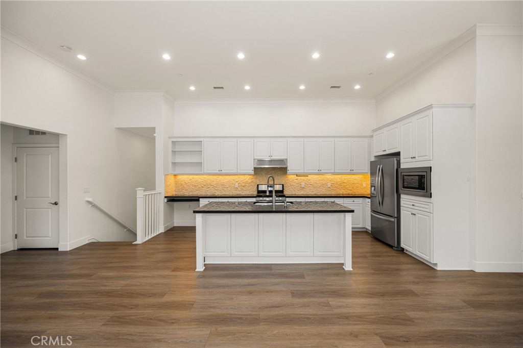 49 Kempton Irvine, CA 92620 - Photo 10 of 48