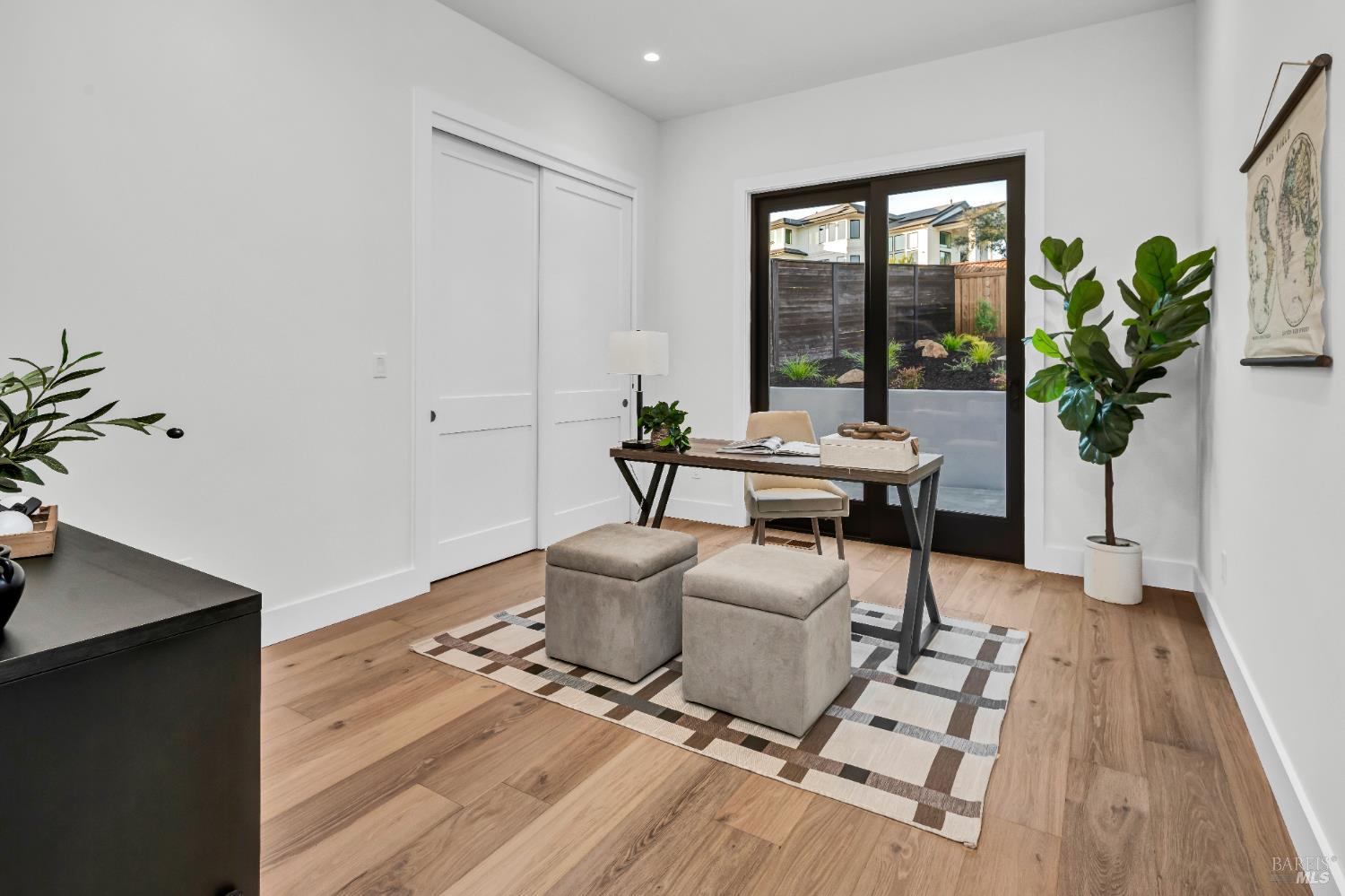 2011 Long Leaf Court Santa Rosa, CA 95403 - Photo 44 of 55 a living room with furniture and a potted plant