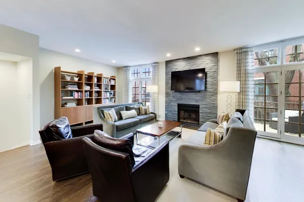 $1,195,000 | 1412 West Wrightwood Avenue, Unit D, Chicago, IL 60614