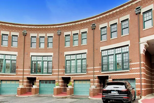 $1,195,000 | 1412 West Wrightwood Avenue, Unit D, Chicago, IL 60614