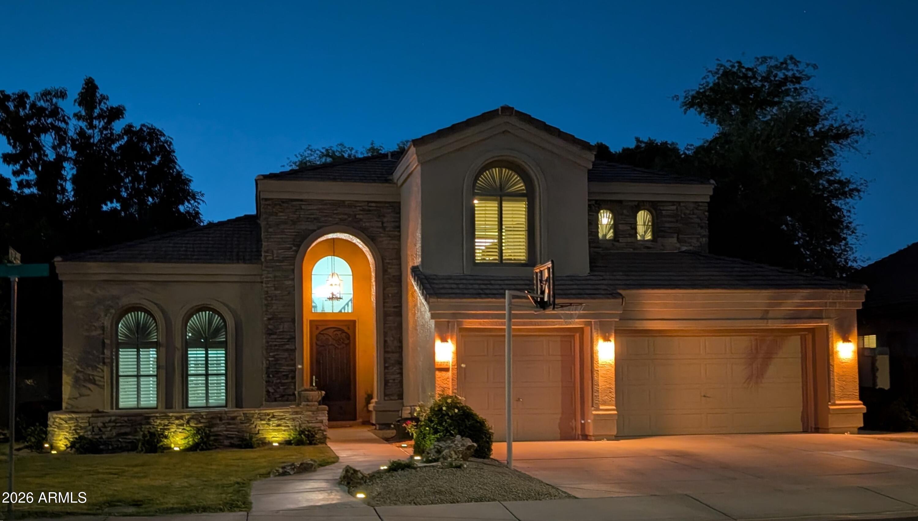 7272 West Crystal Road Glendale, AZ 85308 - Photo 4 of 52 a front view of a house with a yard