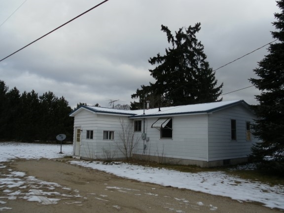 3350 South 37 Road Cadillac, MI 49601 - Photo 3 of 14 1826402-2.JPG