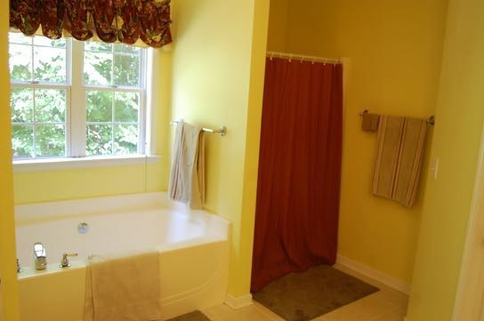 100 Lower Simmons Road Macon, GA 31220 - Photo 15 of 34 a bathroom with a bathtub