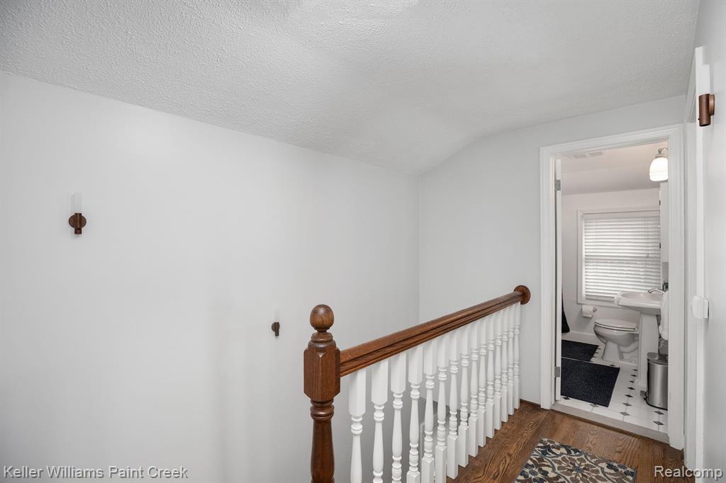 1520 Hampton Road Grosse Pointe Woods, MI 48236 - Photo 20 of 34