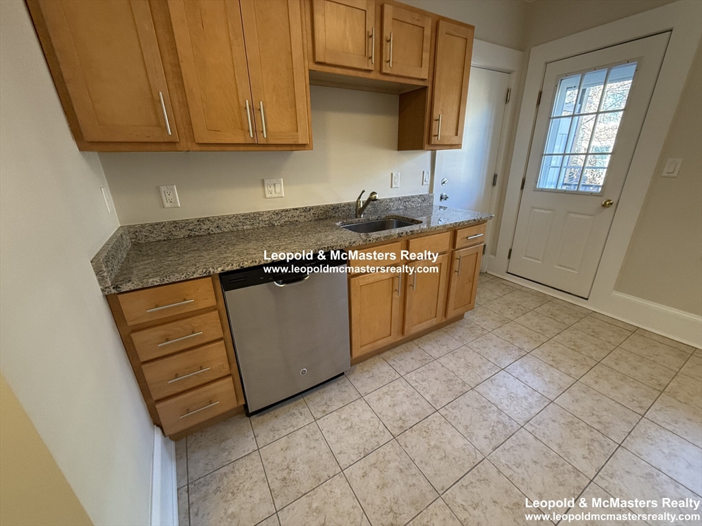 16 Short Street, Unit 2 Brookline, MA 02446 - Photo 5 of 14