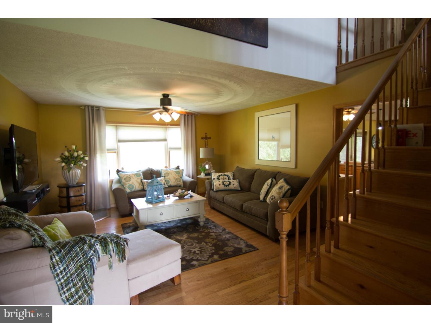 1274 Keller Road Wind Gap, PA 18091 - Photo 3 of 23 Living Room